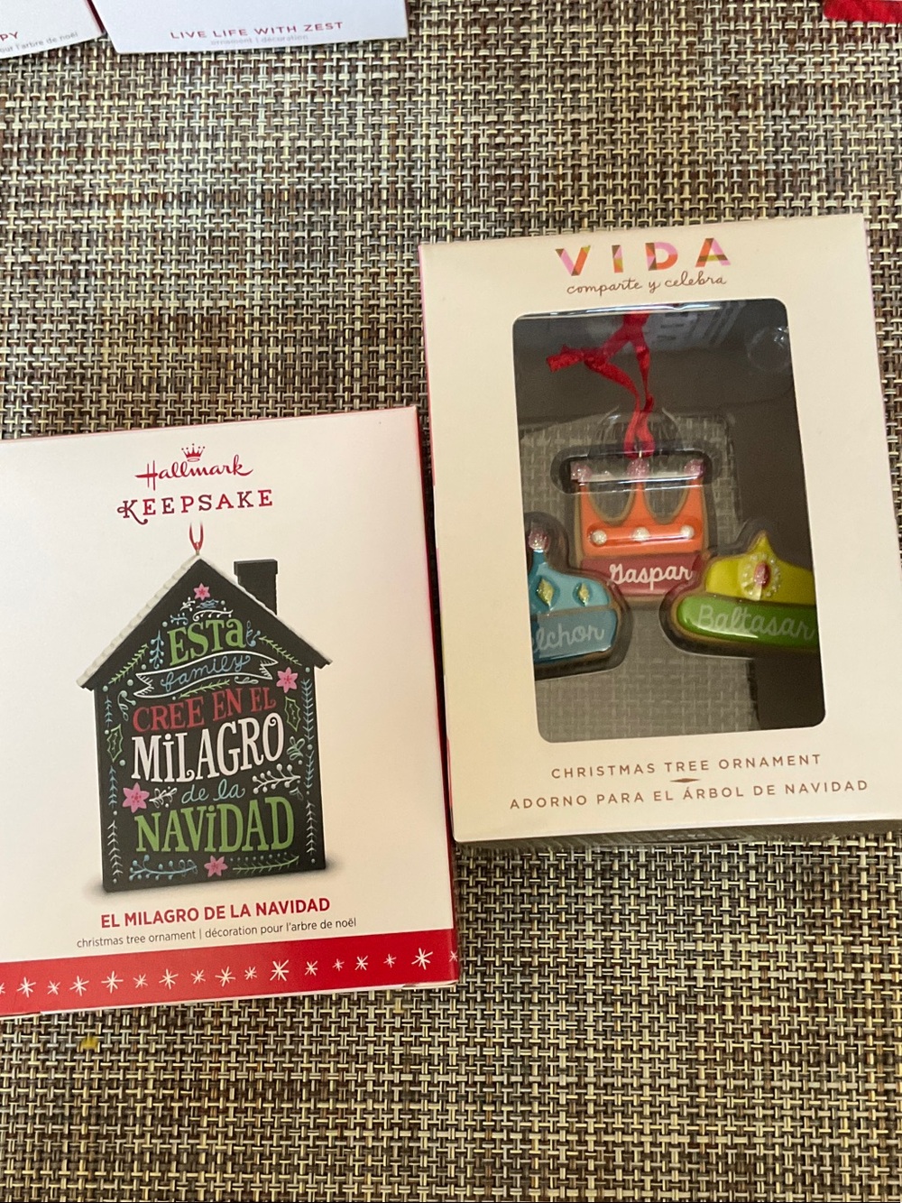 Hallmark- El Milagro de la Navidad" Christmas Ornament NWT